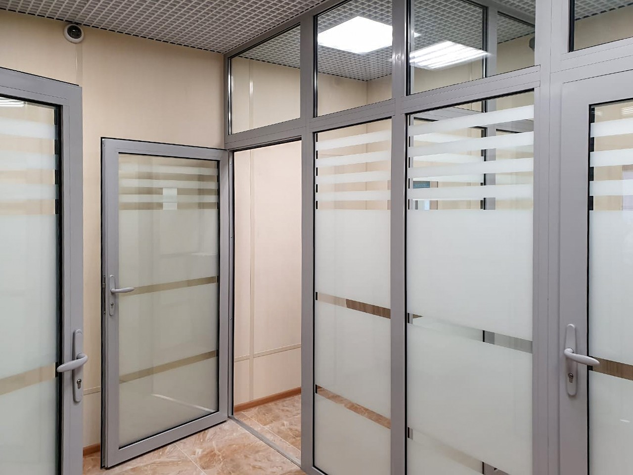 Алюминиевая перегородка Alutech GFTD687 Алюминиевая перегородка Alutech GFTD687