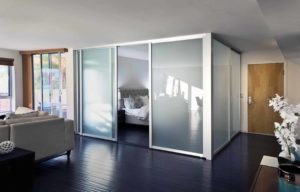Межкомнатная алюминиевая дверь